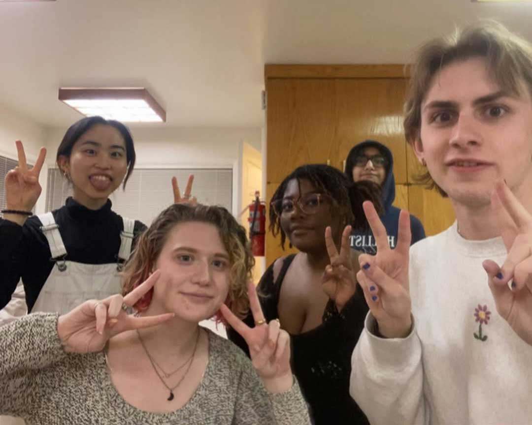 Ashtin Sampson and other students giving the 'peace' sign,