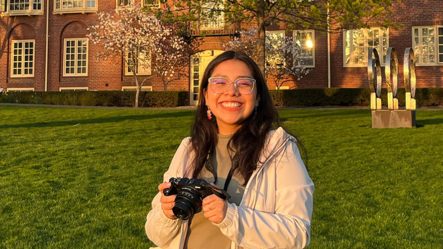 Eyleen Menchu taking pictures at Whitman College