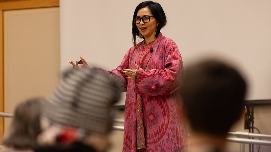 Fatimah Hossaini speaking to the Whitman community.