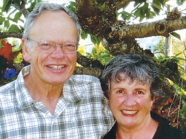 Ned Lange ’56, Whitman College recipient of the Gordon Scribner Award for Distinguished Service.