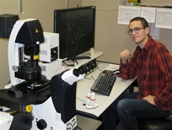 Student Josh Melander at the Confocal Microscope