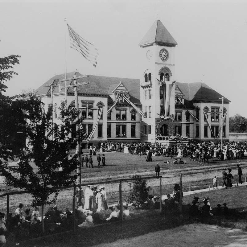 Older photo of Memorial Building