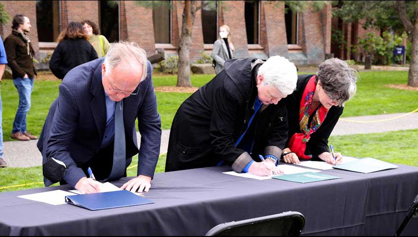 Whitman Board of Trustees Chair Joe Davis, President Kathleen Murray and Provost Alzada Titpton 