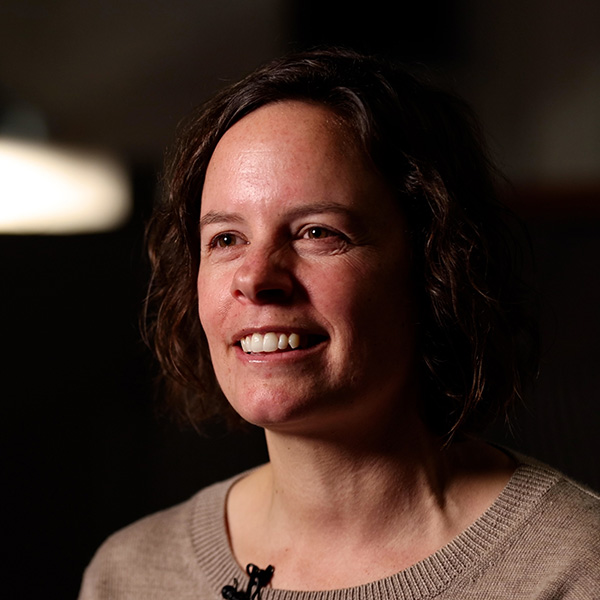 Leslie Hickey ’06