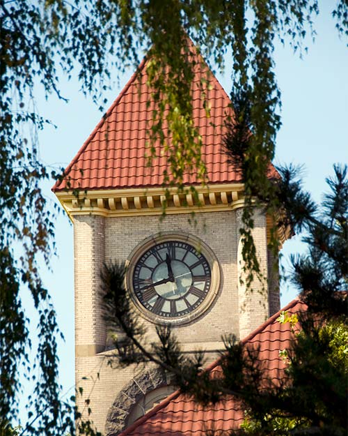 Memorial building on Whitman College campus.