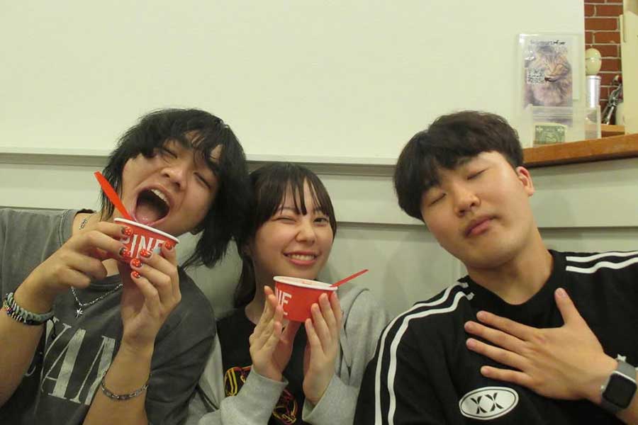 Pendhay Yeshay and friends eating ice cream..