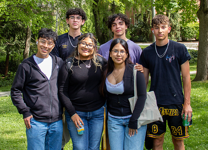 Group of VSP visitors taking a picture together.