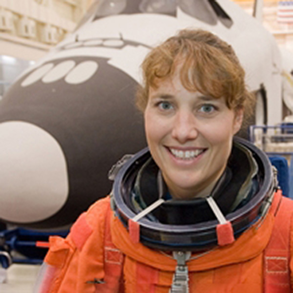 Dorothy Metcalf-Lindenberger ’97