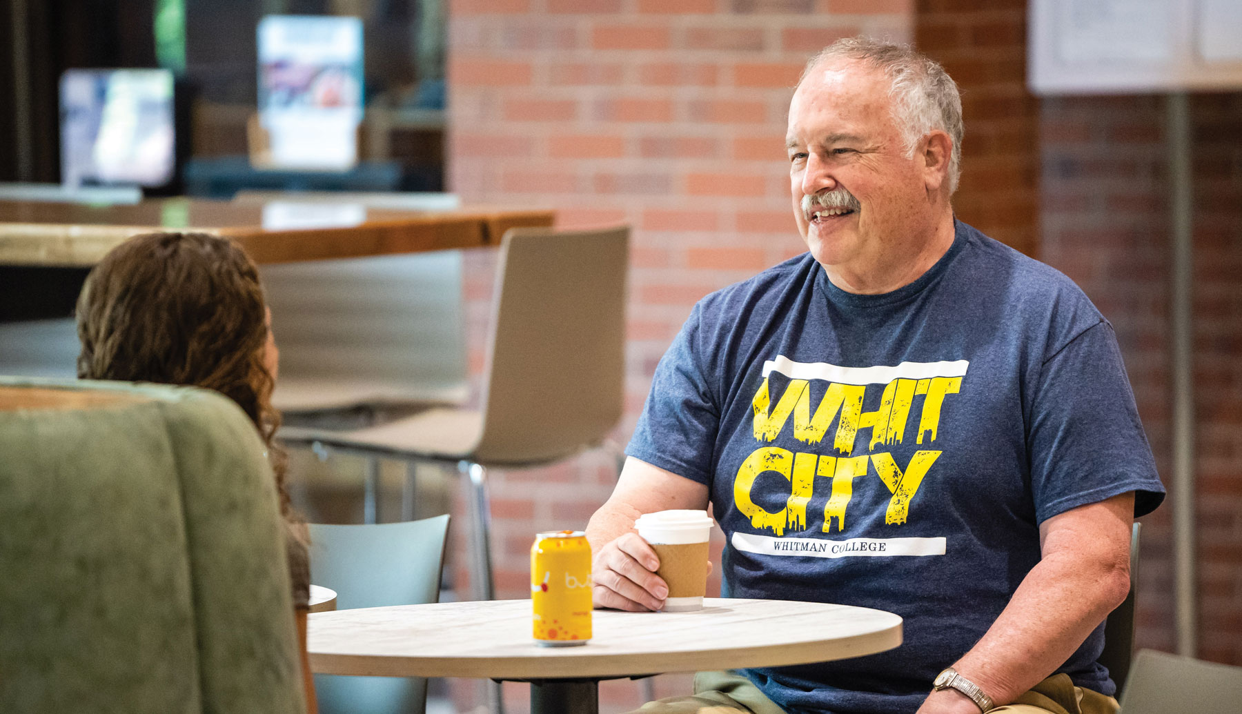 Whitman College mentor Jim Dow speaks with a student