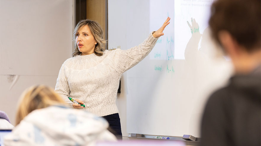 Marina Ptukhina teaching a class