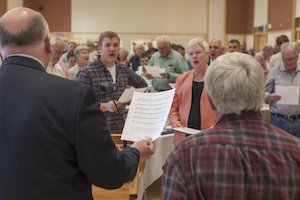 Blake Ladenburg ’17 (center left), senior fund chair and an economics major, and President Murray (center right) join the class of 1967 and Whitman staff in a rendition of the “Whitman Hymn” to conclude the luncheon.