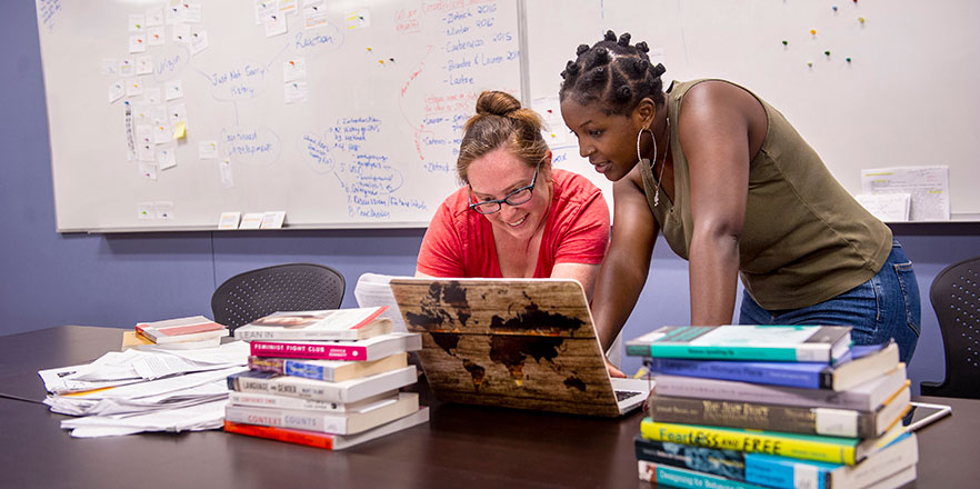 Janet Davis, left, and Buyaki Nyatichi '20 look at a computer screen. 