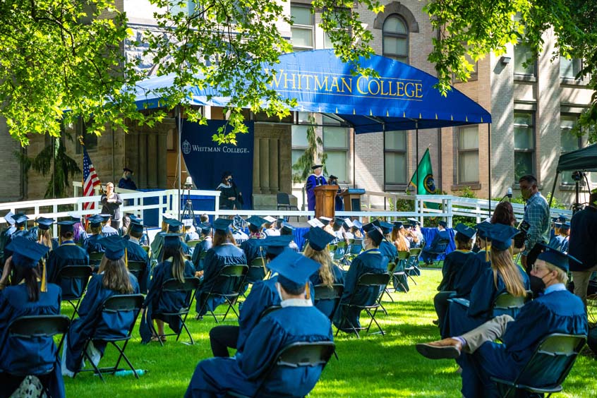 Graduates in front of Memorial