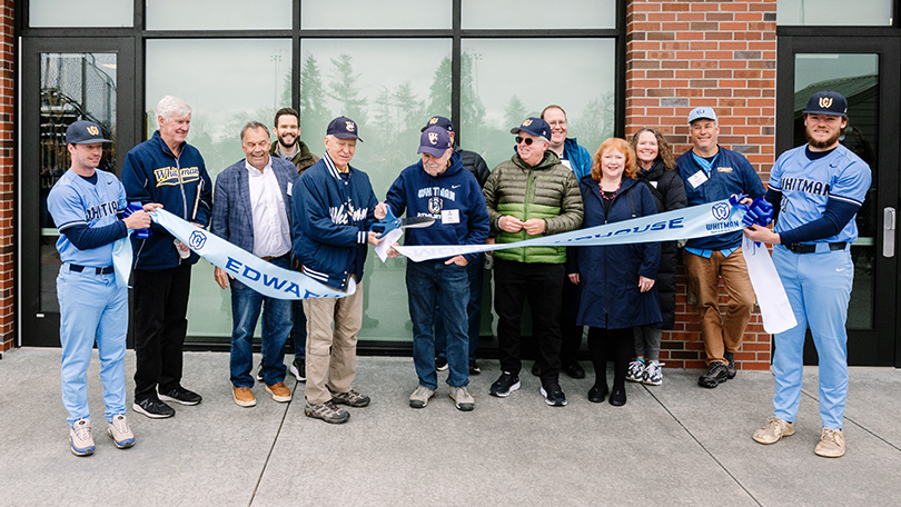 Jock Edwards ’66 and Jim Moore ’66 do the honors of cutting the ribbon for the Edward-Moore Clubhouse, pictured with other honorees, donors and family members.