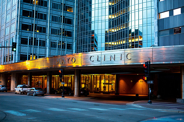 Image of a Mayo Clinic entrance.
