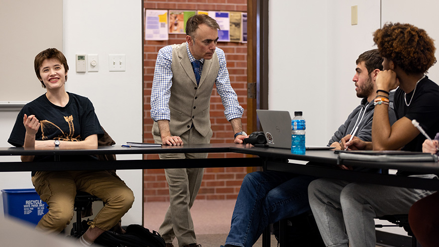 Associate Professor of Physics Andrés Aragoneses and first-year students discussing depictions of science in movies, fiction and news media.