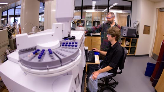 Dunnivant in lab
